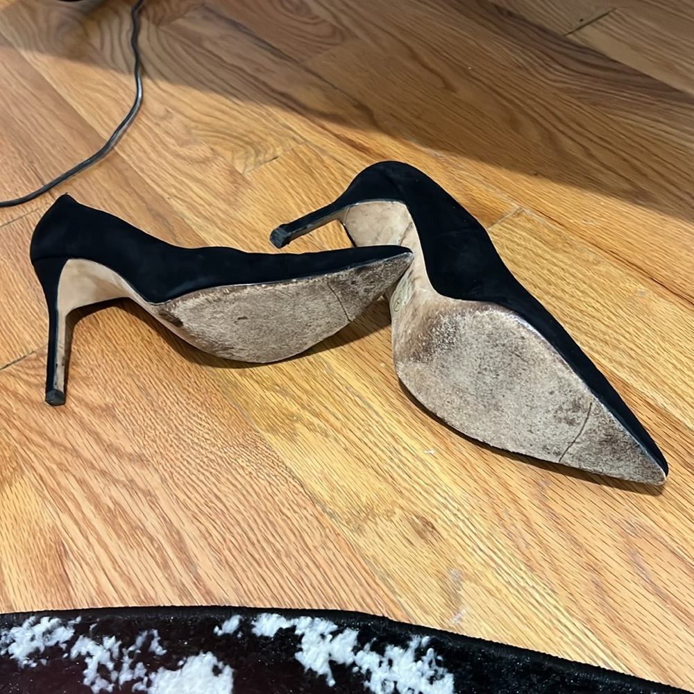 Manolo BB Black Suede Pointed Toe Pumps - Picture 3 of 4